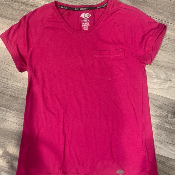 Women’s Dickies pocket tee in Festival Fuchsia, M - Picture 1 of 4